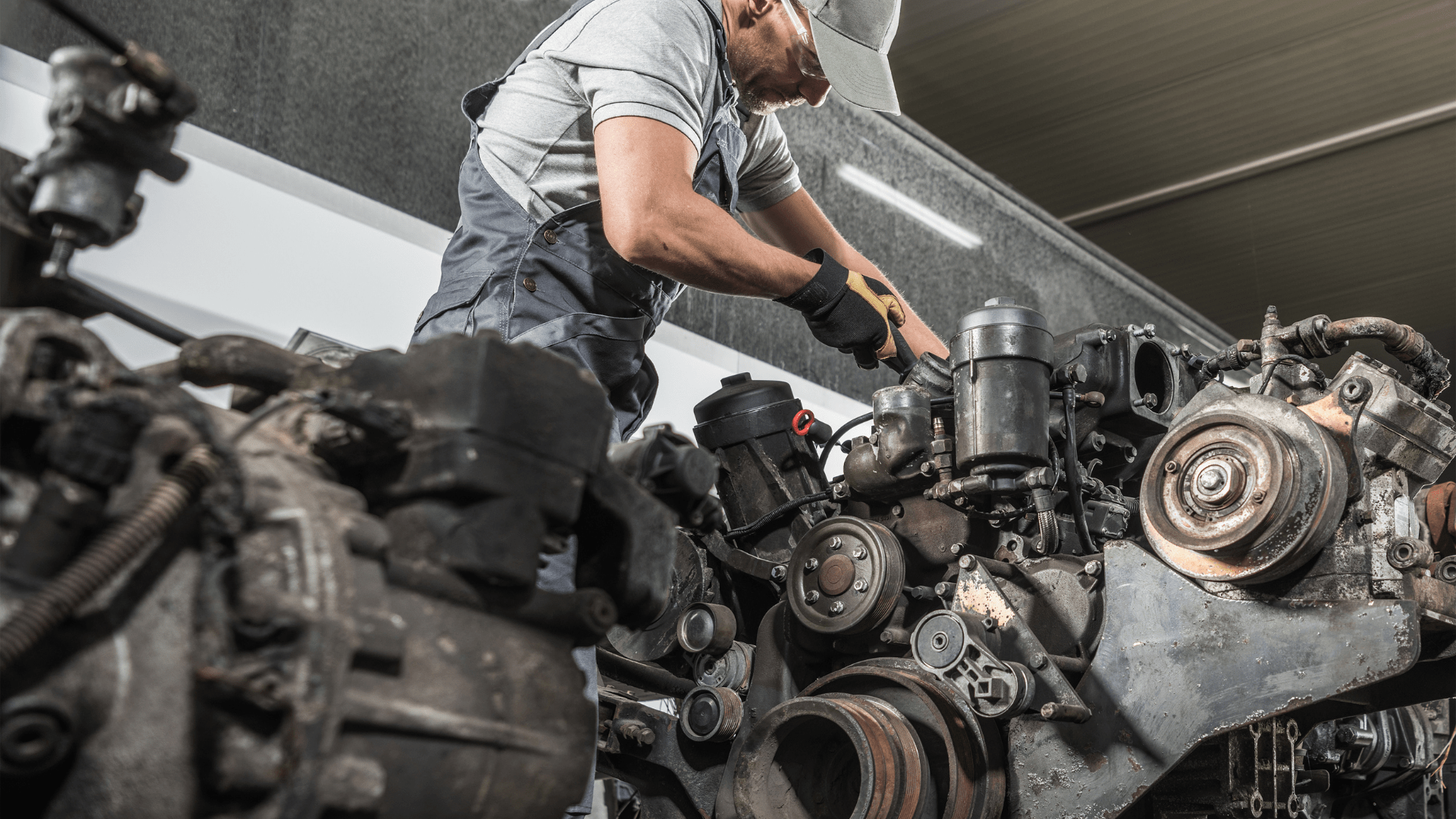 When You Should Call a Truck Diesel Mechanic vs. DIY